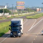 Le directeur financier d'Aurora affirme que l'objectif de 30 000 camions autonomes d'ici 2030 est réalisable.