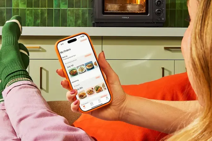 Le four intelligent de Tovala simplifie la cuisine à domicile, remettant en question les options traditionnelles de repas préparés.
