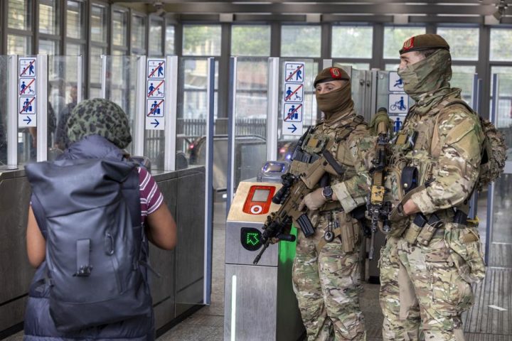 Le gouvernement belge prolonge de six mois le déploiement militaire dans les stations de transport à Bruxelles