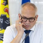 Le gouvernement flamand doit surmonter des défis de dernière minute pour finaliser le budget 2027 avant la deadline.