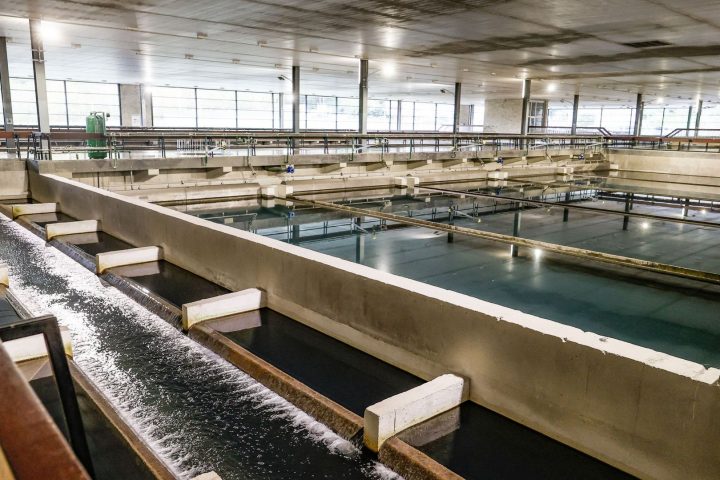Le niveau de la Meuse chute, incitant Vivaqua à surveiller de près l'approvisionnement en eau
