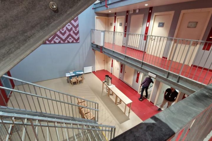 Le nombre de détenus dormant par terre dans les prisons belges atteint près de 600