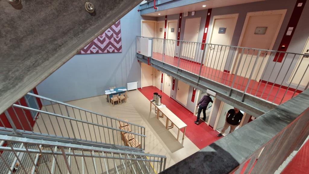 Le nombre de détenus dormant par terre dans les prisons belges atteint près de 600