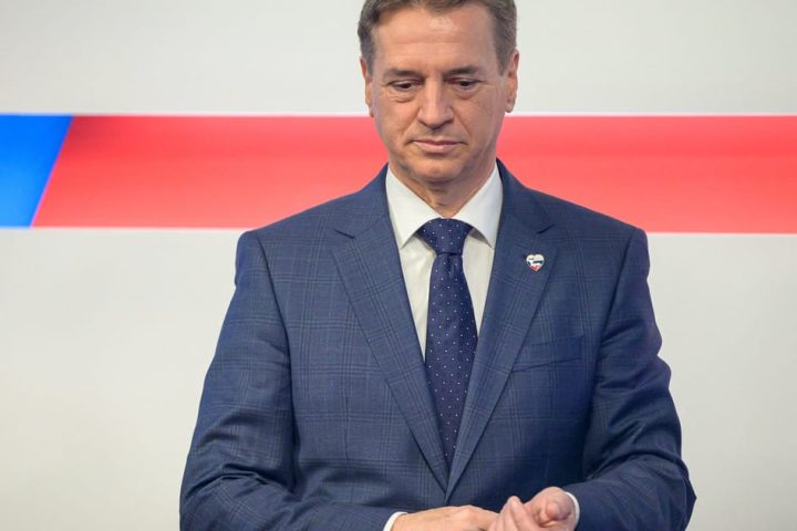 Le parlement slovaque lève l'immunité de l'ancien PM Robert Golob face à des allégations d'ingérence policière