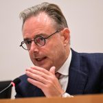Le Premier De Wever défend la politique antidrogue face aux critiques du député bruxellois Chahid