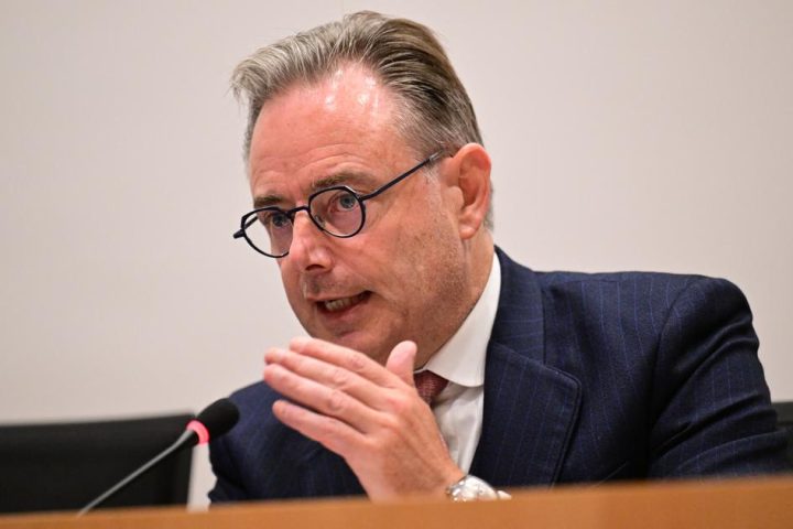 Le Premier De Wever défend la politique antidrogue face aux critiques du député bruxellois Chahid