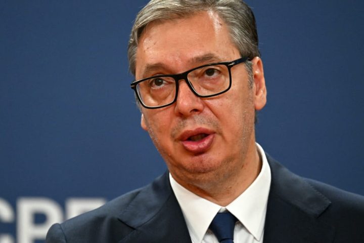 Le président serbe annonce des élections anticipées face à des tensions politiques croissantes