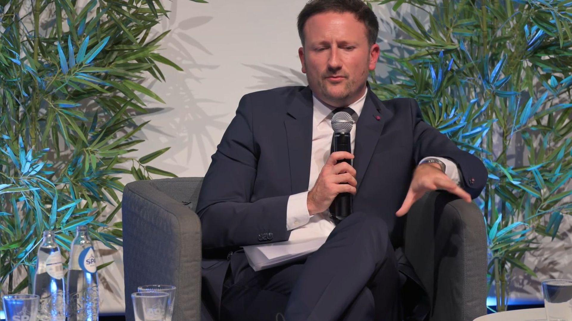 Le procureur de Bruxelles dénonce une tentative d'influence d'un député local sur une demande de libération de prison.
