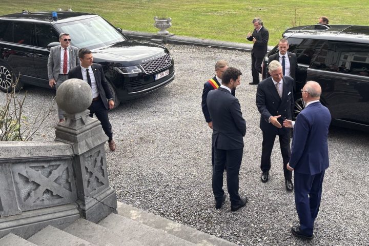 Le roi Philippe mène des efforts de relance économique dans la région du Centre en Belgique