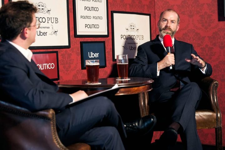 Le secrétaire d'État britannique met en garde contre les incertitudes liées aux questions constitutionnelles sur la relation avec l'UE