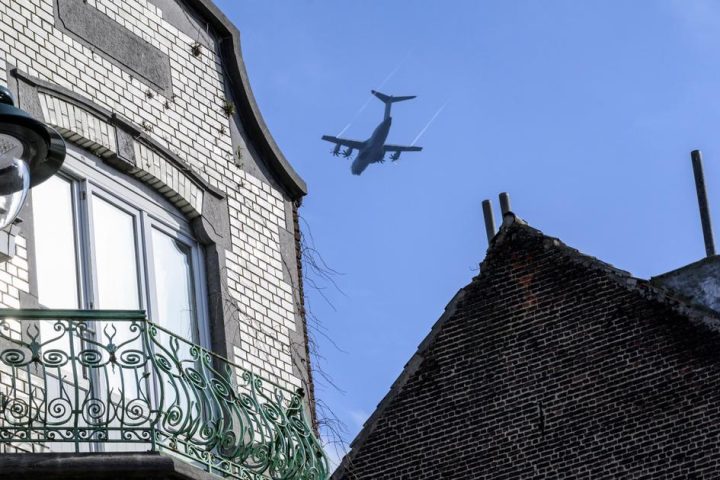 Les riverains de Bruxelles s'opposent au bruit de la route aérienne de Crucke alors que la frustration grandit