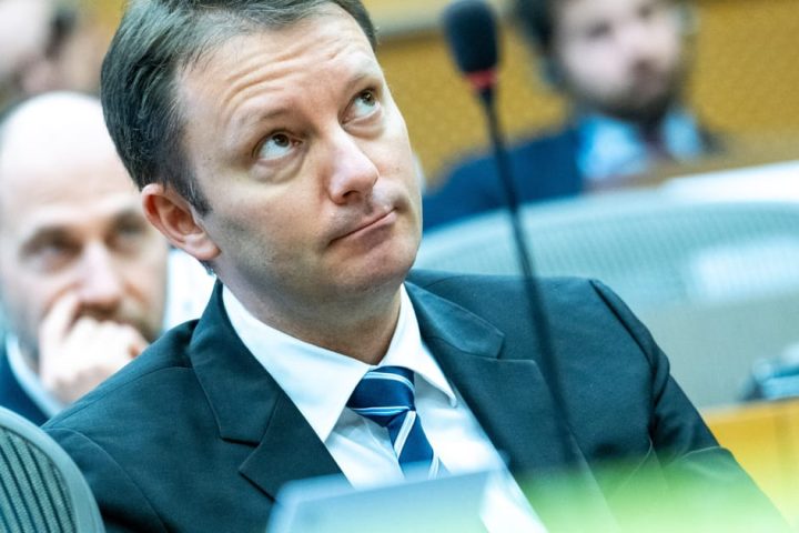 L'impasse politique en Roumanie pourrait favoriser les groupes d'extrême droite, avertit un candidat à la primature