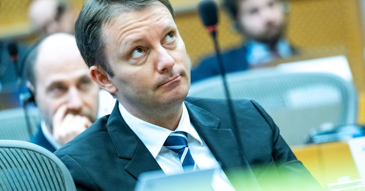 L'impasse politique en Roumanie pourrait favoriser les groupes d'extrême droite, avertit un candidat à la primature