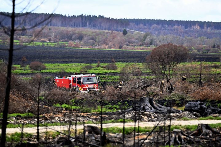 L'incendie dans la région des Fagnes est maintenant maîtrisé, mais pas totalement éteint