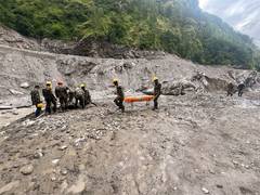 L'Inde déclare 275 de ses citoyens disparus dans les inondations népalaises, le bilan atteignant 1 294 morts