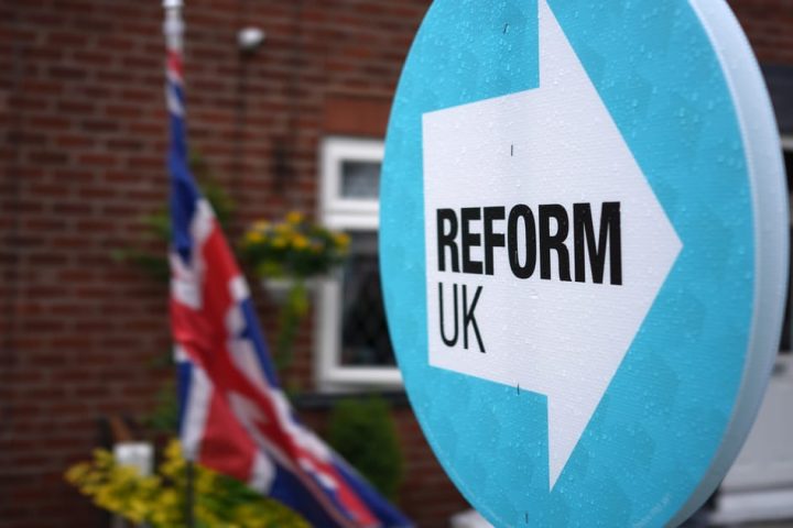 L'industrie des sondages britanniques sous scrutiny après un scandale de dons du parti Reform UK
