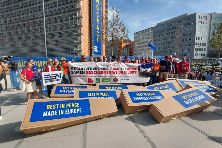 L'industrie métallurgique européenne manifeste devant la Commission européenne pour des conditions de concurrence équitables.