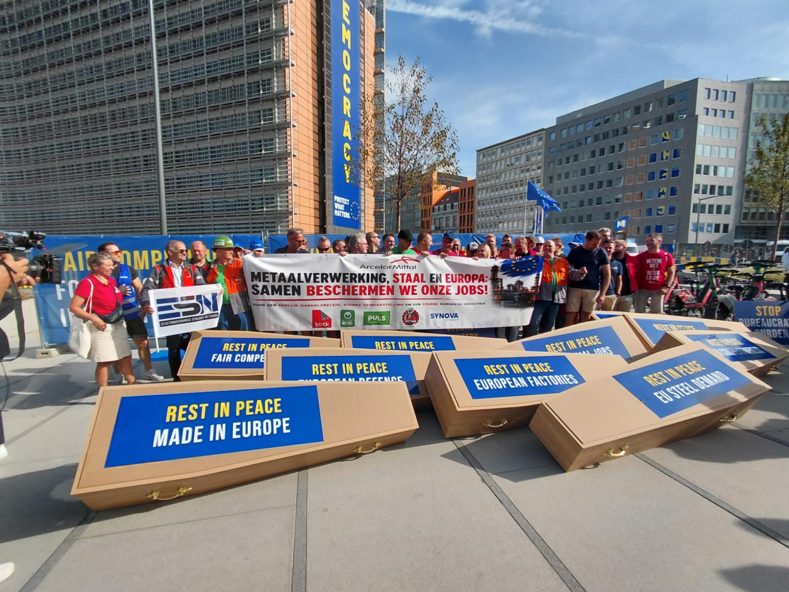 L'industrie métallurgique européenne manifeste devant la Commission européenne pour des conditions de concurrence équitables.