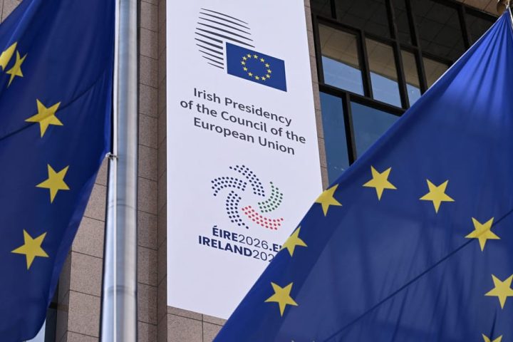 L'Irlande salue le consensus de l'UE sur de nouveaux prélèvements sur les importations de carbone et les déchets électroniques.