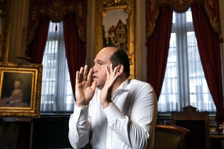 L'opposition critique Philippe Close sur le dossier du casino et alerte sur des pertes de revenus potentielles