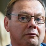 L'UE prête à lever les sanctions contre les oligarques russes Alisher Usmanov et Mikhail Fridman