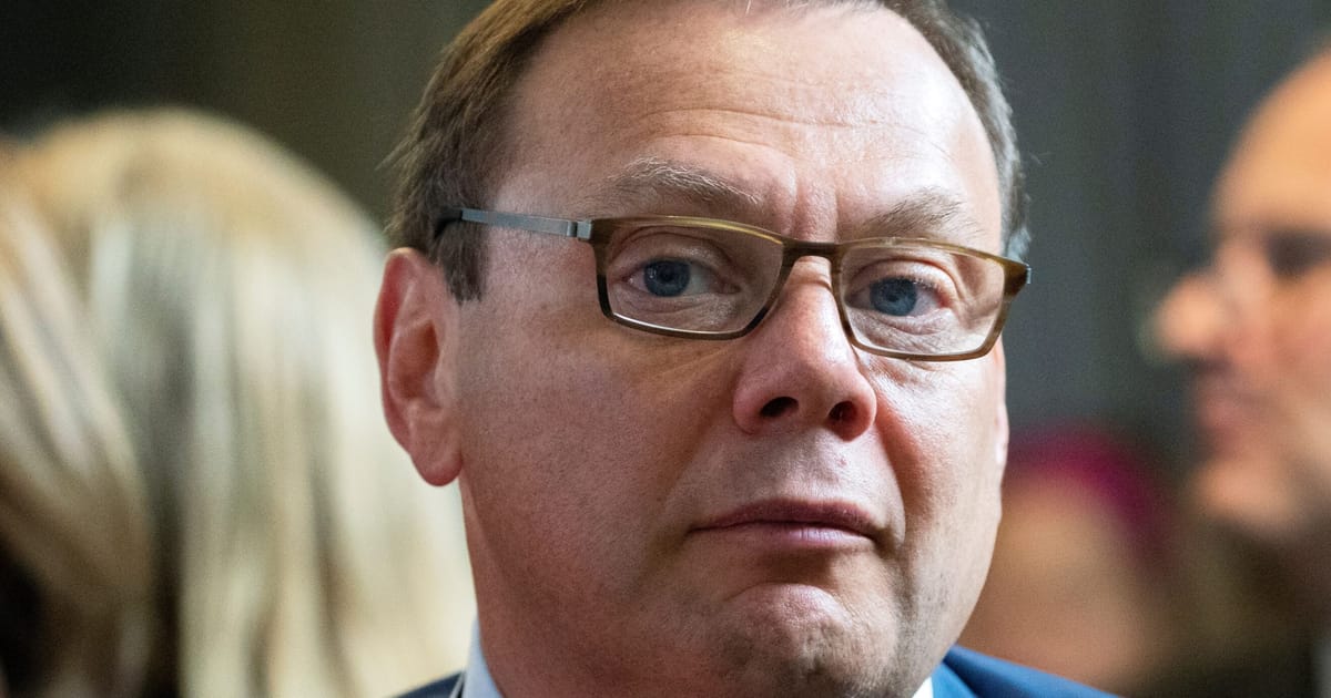 L'UE prête à lever les sanctions contre les oligarques russes Alisher Usmanov et Mikhail Fridman
