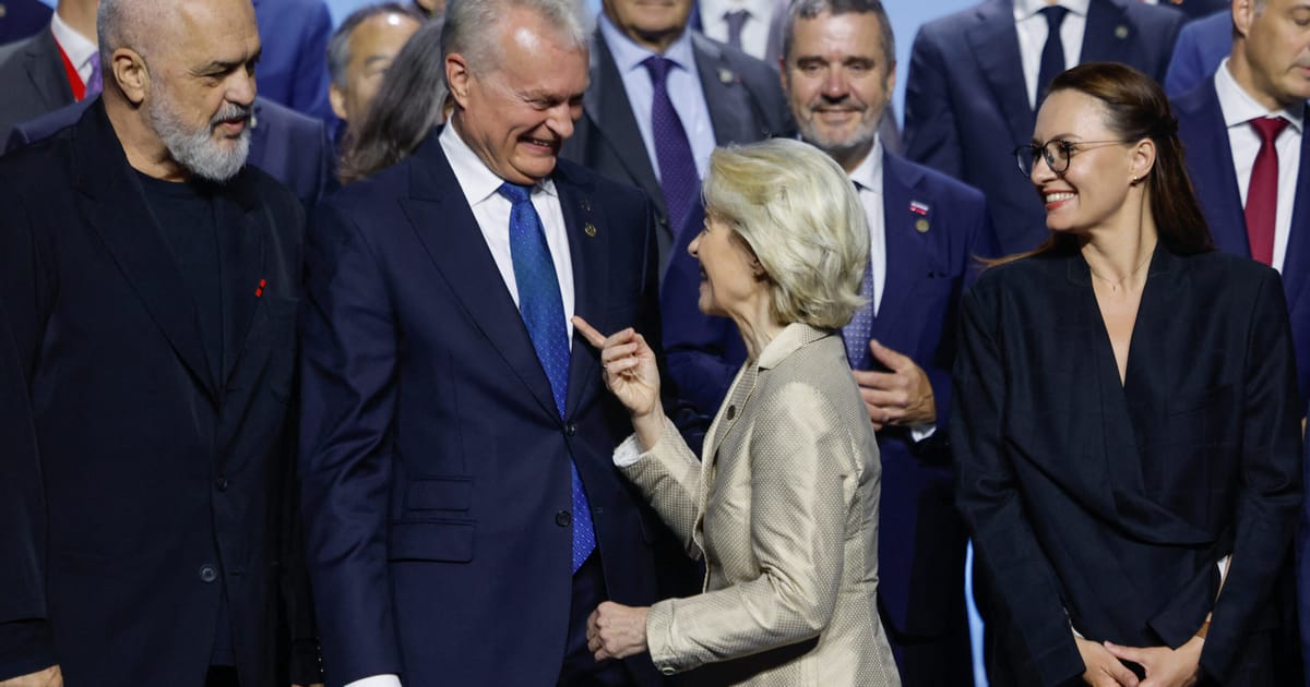 L'UE propose des feuilles de route pour l'adhésion de l'Ukraine, du Moldova, de l'Albanie et du Monténégro.