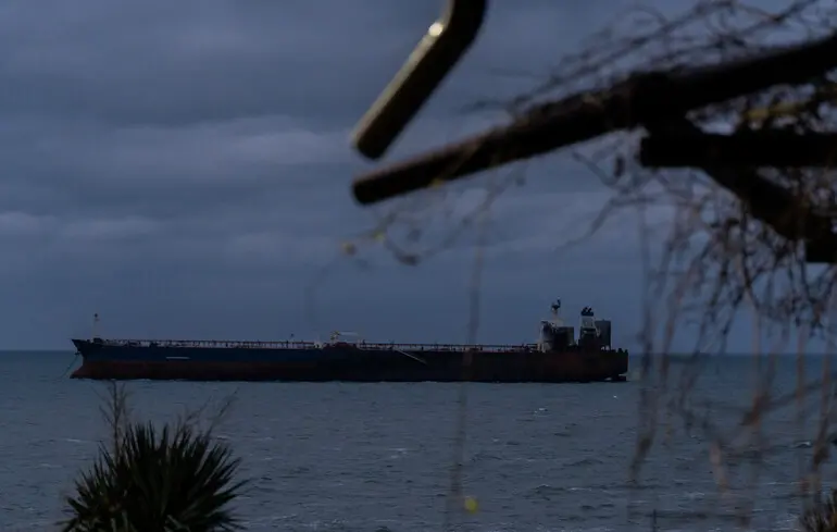 L'Ukraine attaque le navire de service Nefrit près d'un terminal clé en mer Noire