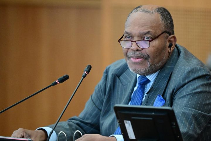 Mampaka annonce une réduction de 15 % des coûts pour les députés bruxellois d'ici la fin de la législature