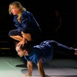 « Manicomio » explore l'isolement à travers des performances de cirque, de danse et de musique live