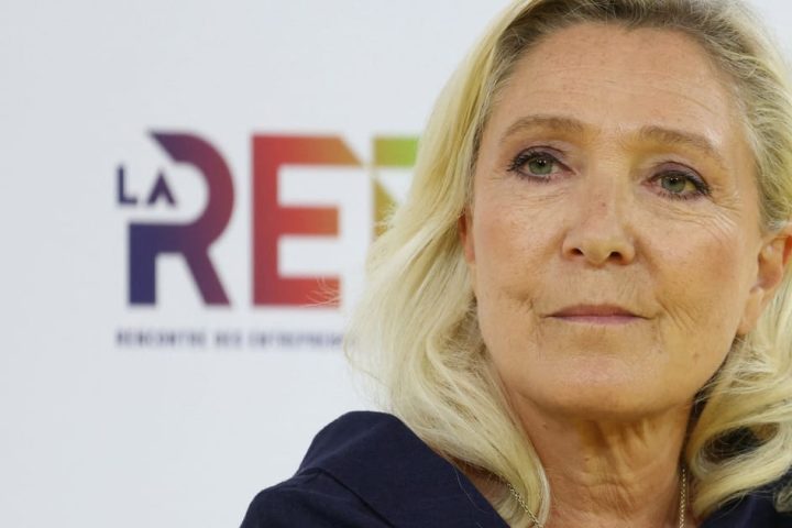 Marine Le Pen critiquée pour sa proposition d'interdire le port du hijab dans les espaces publics