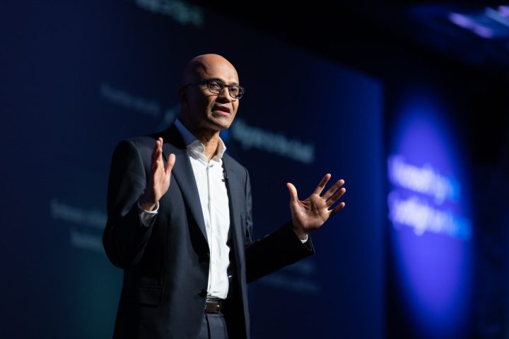 Microsoft présente un nouveau code de conduite pour l'IA afin de garantir la sécurité et l'alignement humain dans la technologie
