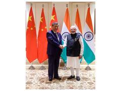 Modi et Xi échangent sur les relations bilatérales et transmettent leurs vœux pour la présidence de la Chine au sein des BRICS
