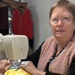 Patricia crée des costumes depuis plus de 40 ans à Saint-Feuillen