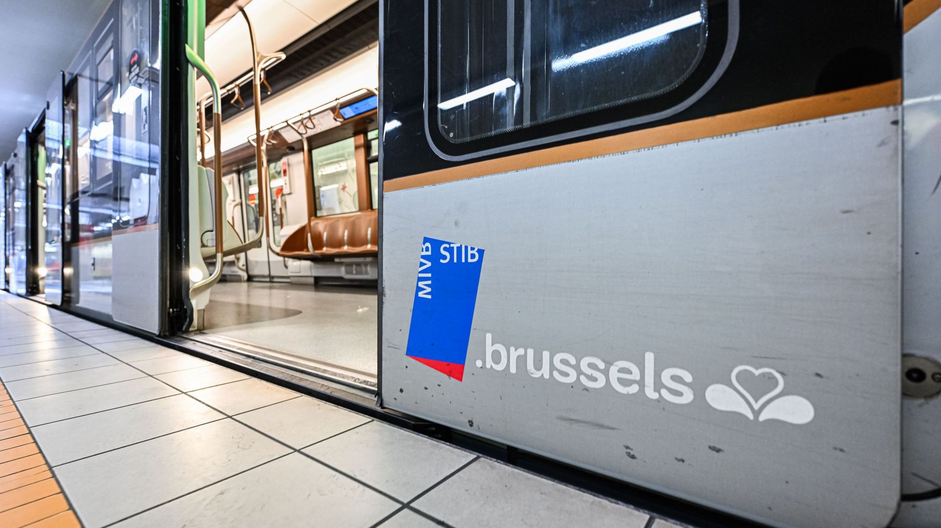 Perturbations partielles sur les lignes 1 et 5 du métro bruxellois, des alternatives mises en place