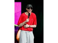 Pete Davidson révèle avoir subi deux commotions cérébrales en trois semaines sur un tournage