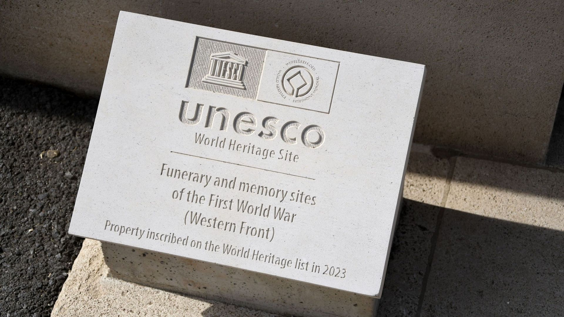 Ploegsteert devient le premier site de guerre à recevoir une plaque commémorative de l'UNESCO