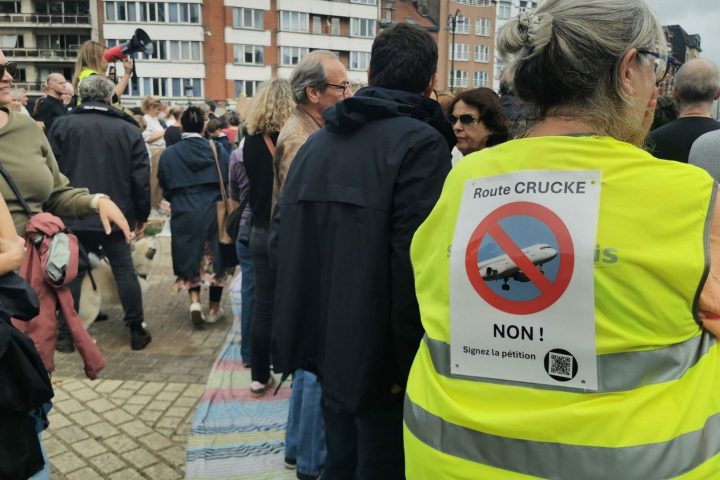 Plus de mille personnes manifestent à Bruxelles contre le bruit aérien de la « route Crucke »