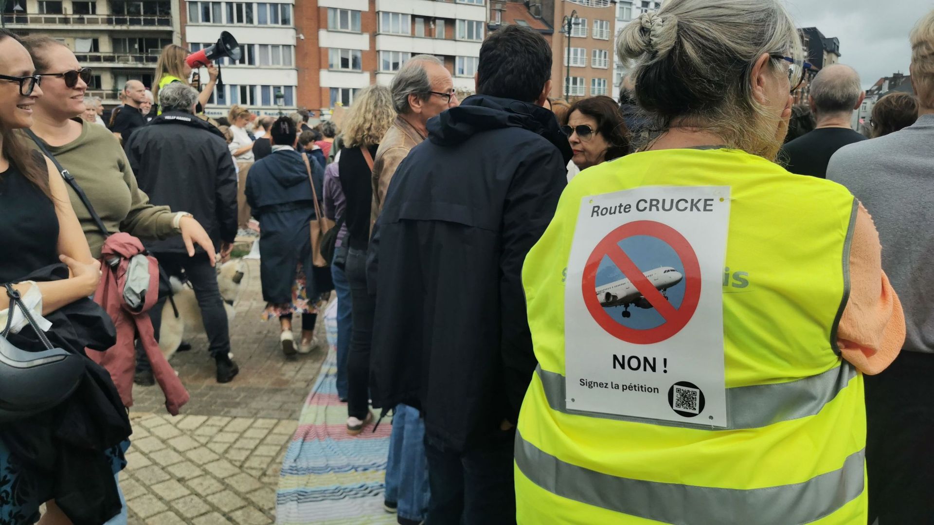 Plus de mille personnes manifestent à Bruxelles contre le bruit aérien de la « route Crucke »