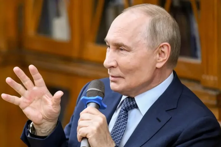 Poutine accuse l'Ukraine de faire échouer les pourparlers de paix et menace de riposte