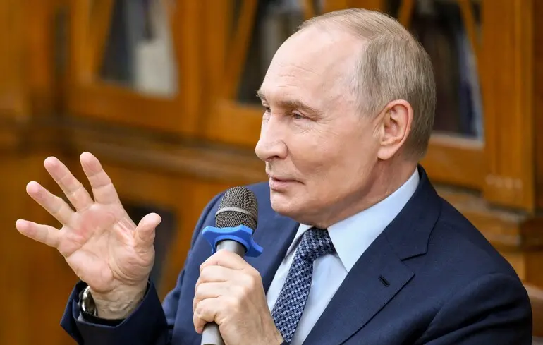 Poutine accuse l'Ukraine de faire échouer les pourparlers de paix et menace de riposte