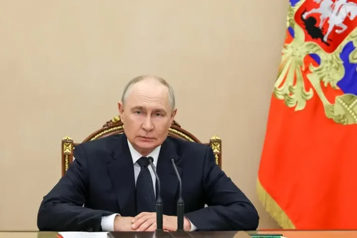 Poutine évoque des chances de négociations pour mettre fin à la guerre en Ukraine
