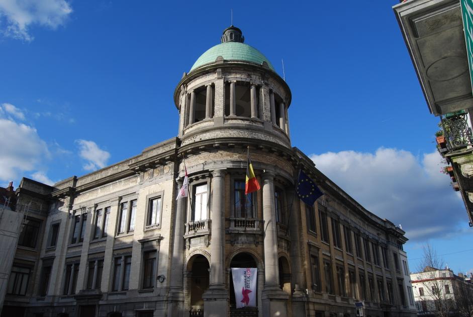 Protestation à Molenbeek contre la pression de Belfius sur les licenciements des agents municipaux