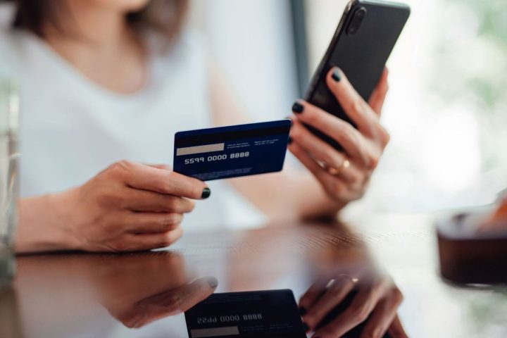 Quarante-quatre prévenus jugés pour fraude par carte bancaire dans la région de Liège