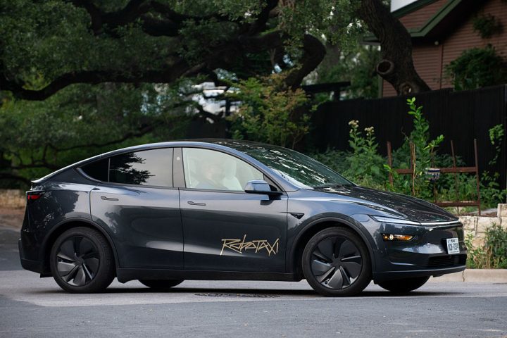 Tesla dévoile le Cybercab, visant à transformer le transport urbain à Austin.