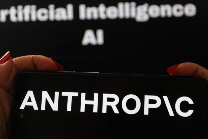 Un chercheur en intelligence artificielle démissionne d'Anthropic et met en garde contre les risques d'une superintelligence.