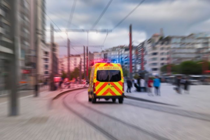 Un engin explosif se déclenche à l'entrée d'un immeuble à Berchem-Sainte-Agathe, entraînant des évacuations