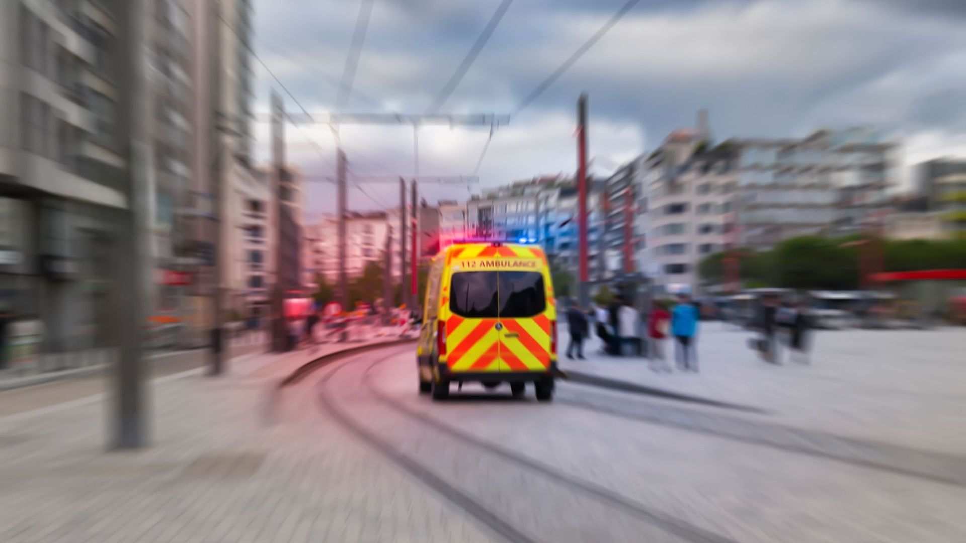 Un engin explosif se déclenche à l'entrée d'un immeuble à Berchem-Sainte-Agathe, entraînant des évacuations