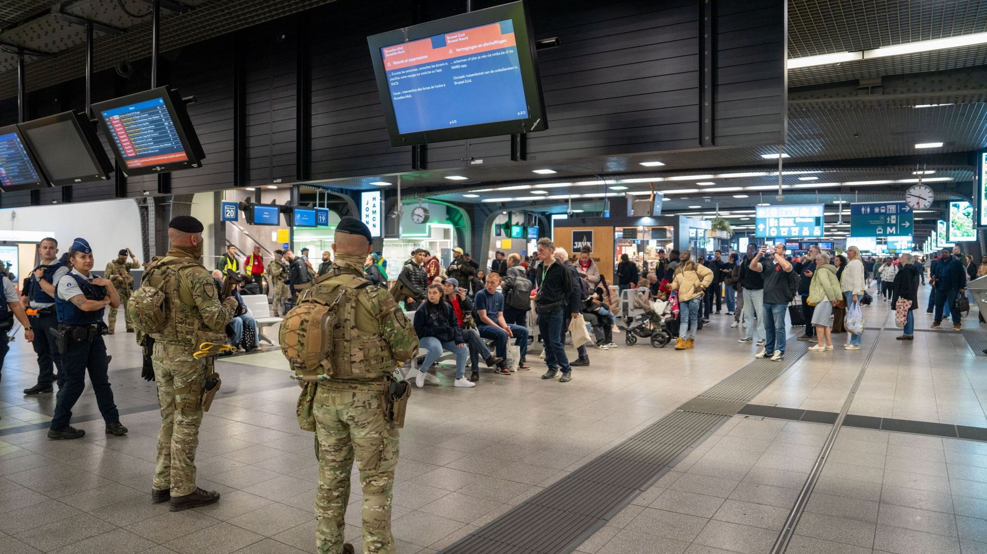 Un homme arrêté avec une arme d'assaut à la gare de Bruxelles-Midi