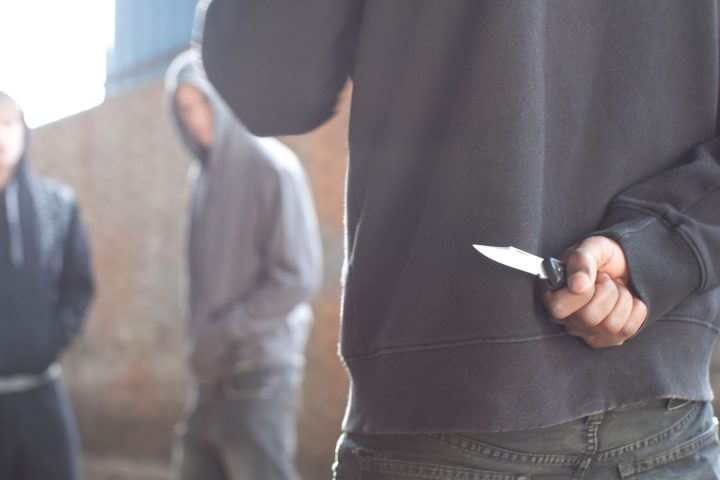 Un jeune suspect placé en détention préventive après une agression à coup de couteau lors des Fêtes de Wallonie